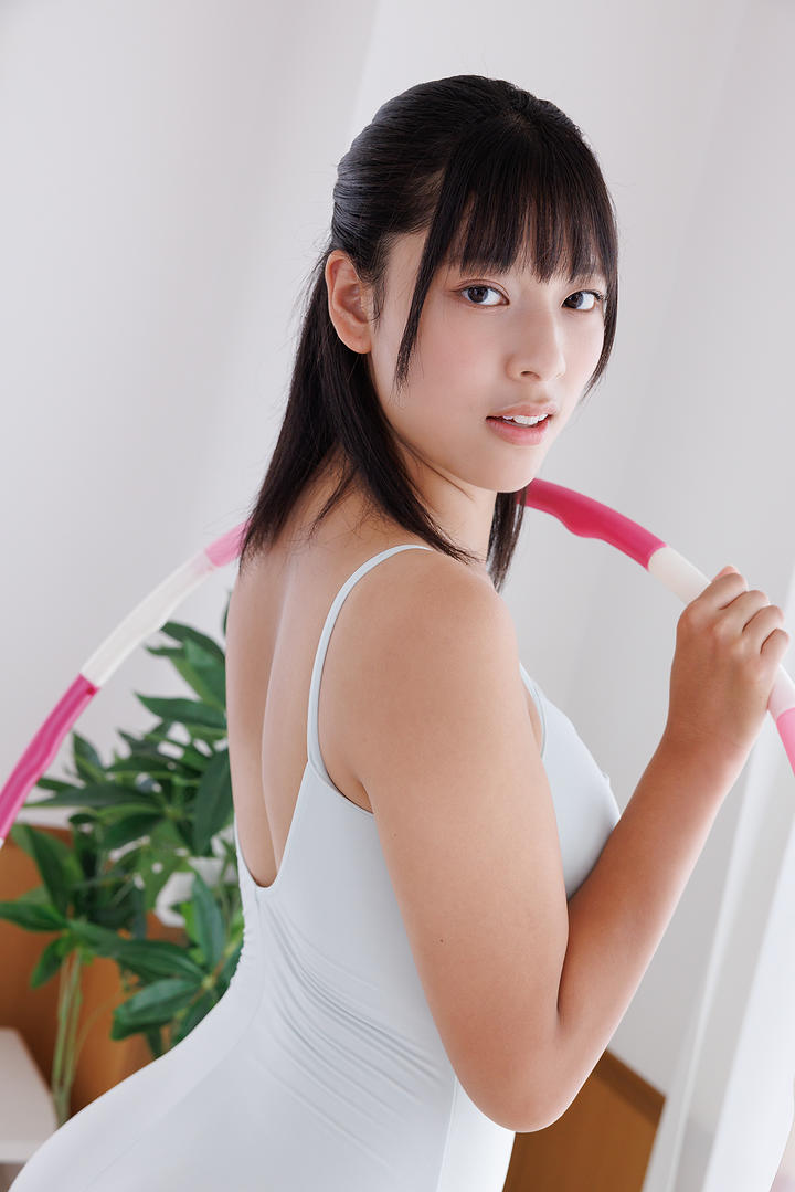 日本年轻少女做瑜伽秘密私房照写真图片