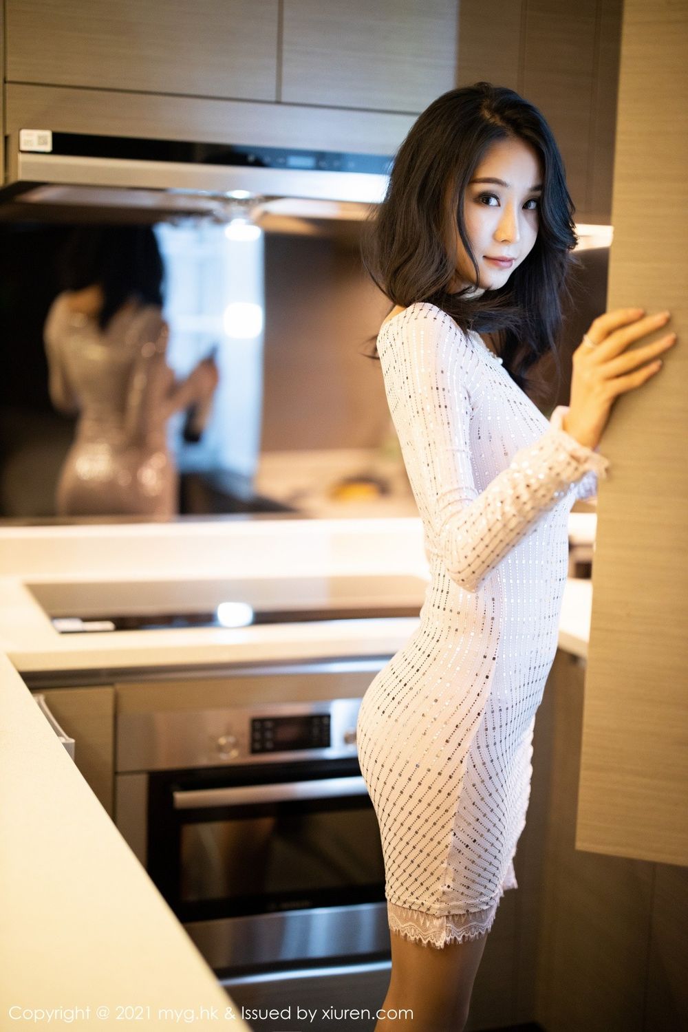 美媛馆美女模特蓝夏Akasha丝袜美腿白色闪亮长裙江浙沪旅拍