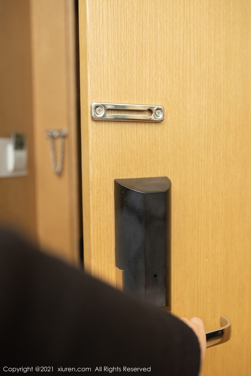 秀人网美女模特陈小喵红色内衣应聘写真模特主题成都旅拍