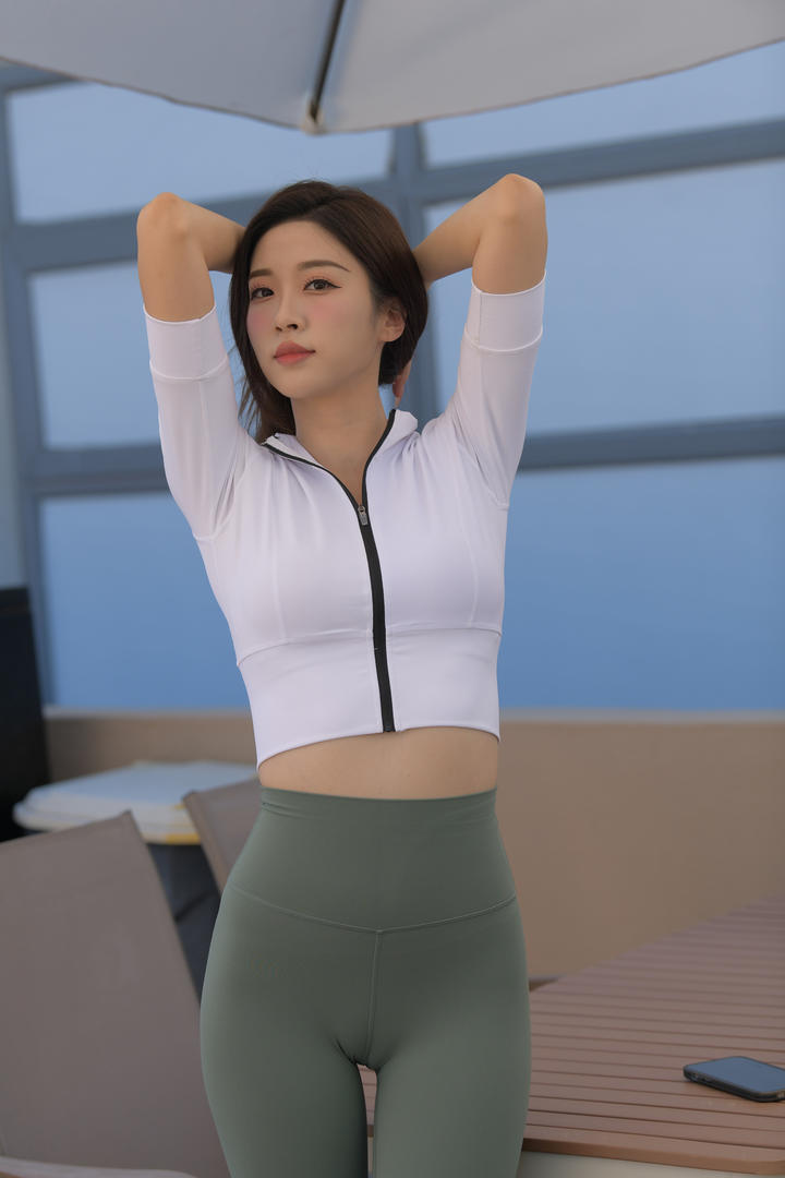 中国女子穿紧身裤尴尬线高清图片