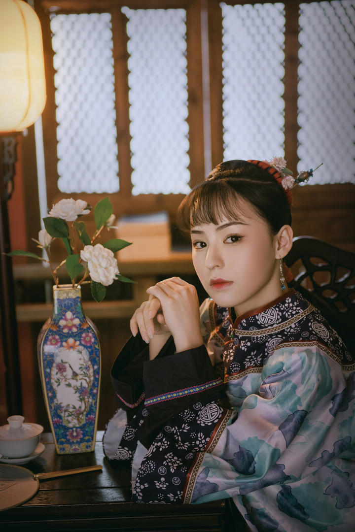 清朝旗袍美女古典艺术写真照欣赏