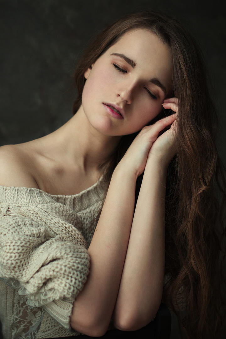 睡觉的高清欧美美女艺术写真图片