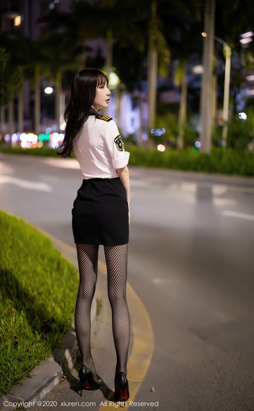 秀人网性感女神周于希dummy空姐制服黑丝美腿娇媚系列街拍