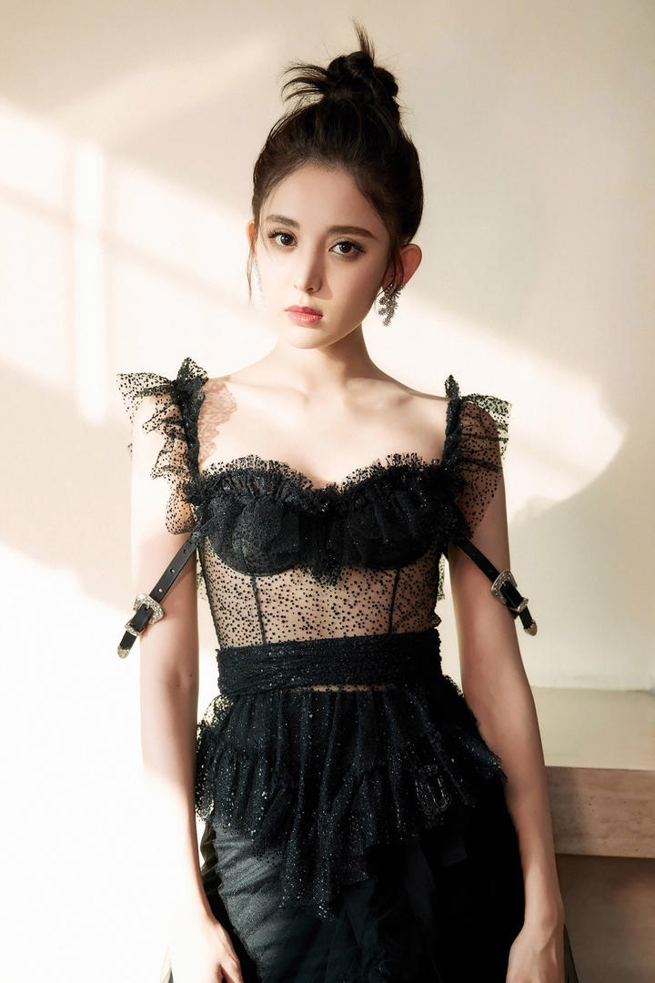 新疆美女明星古力娜扎艺术照图片大全