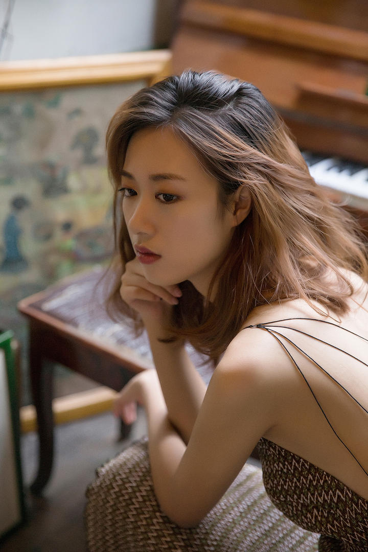 国内气质美女模特人体艺术摄影写真图片