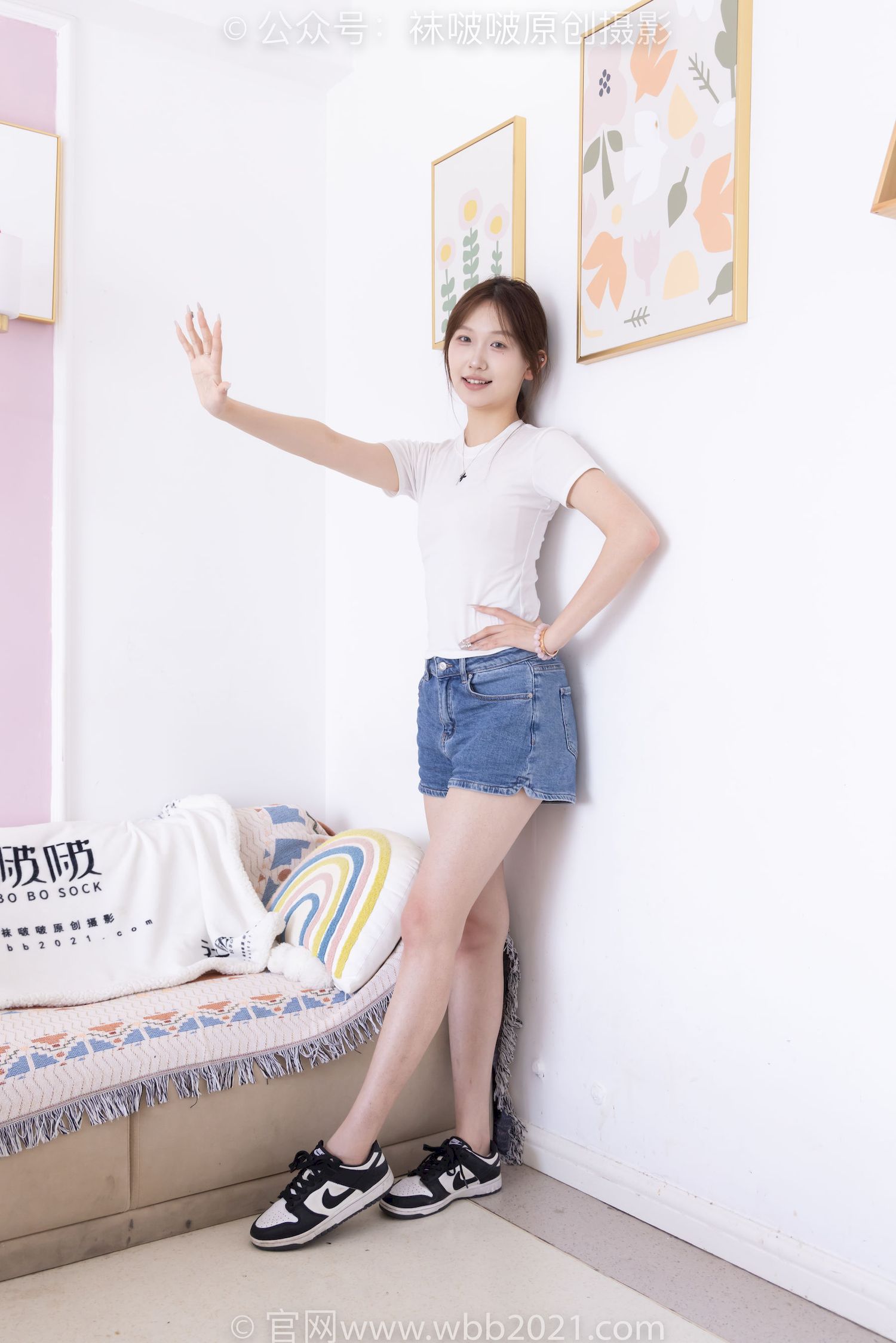BoBoSocks袜啵啵模特香菜白色T恤牛仔短裤简约穿搭