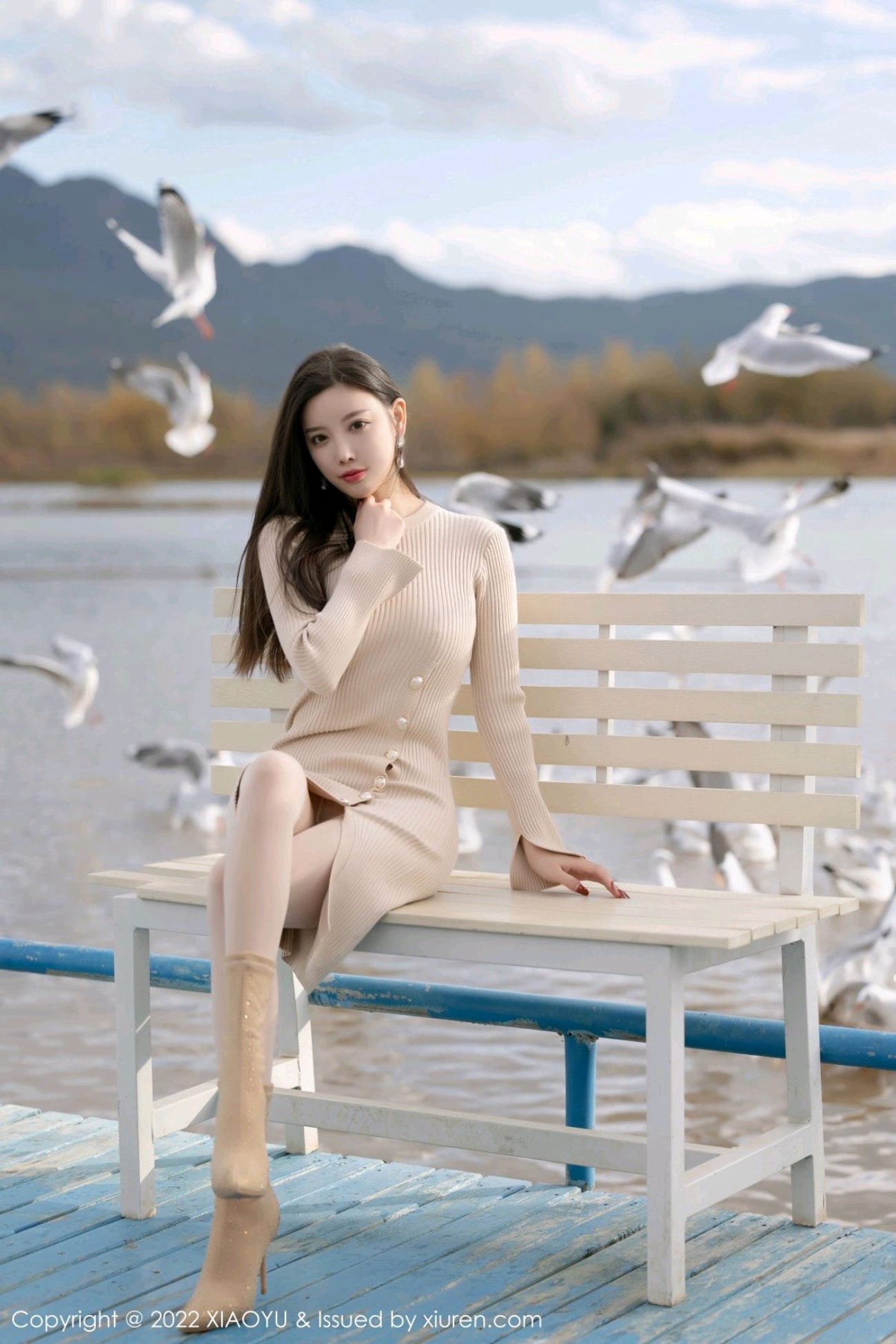 语画界性感女神杨晨晨Yome毛线连衣裙搭配原色丝袜丽江旅拍