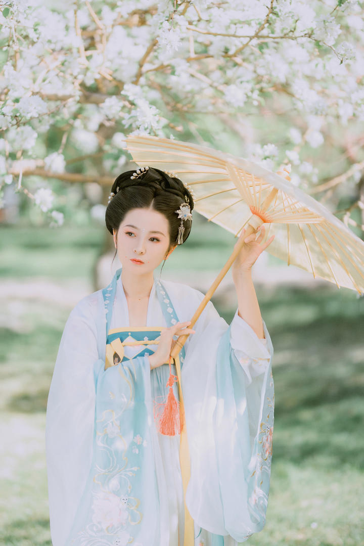 撑伞的高清唯美意境古装美女壁纸图片大全