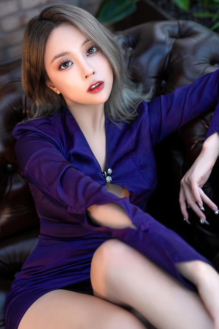 性感红唇美女模特久久国产精品写真套图