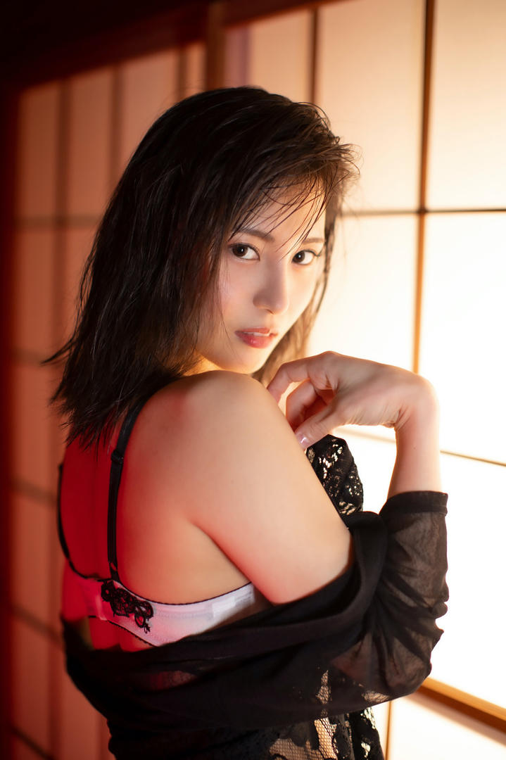 日本高清成熟美女壁纸性感写真图片