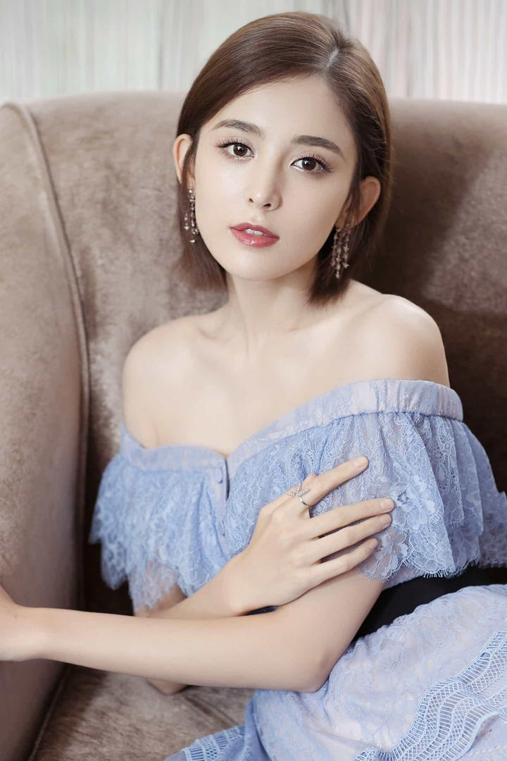高颜值新疆美女明星古力娜扎短发美女写真图片