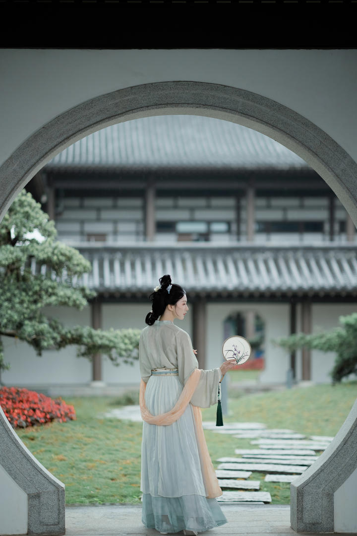 国产精品古装美女艺术照写真图片