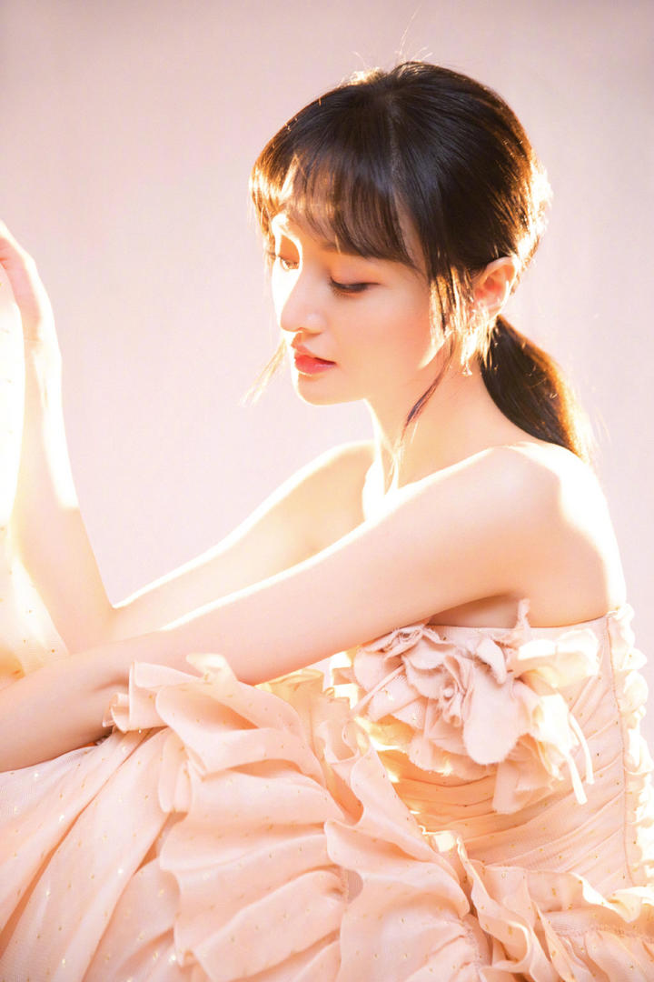 郑爽清甜少女风写真图片