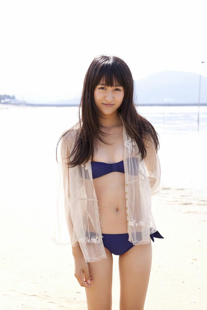 站在海边的比基尼美女高清日本人体艺术图片