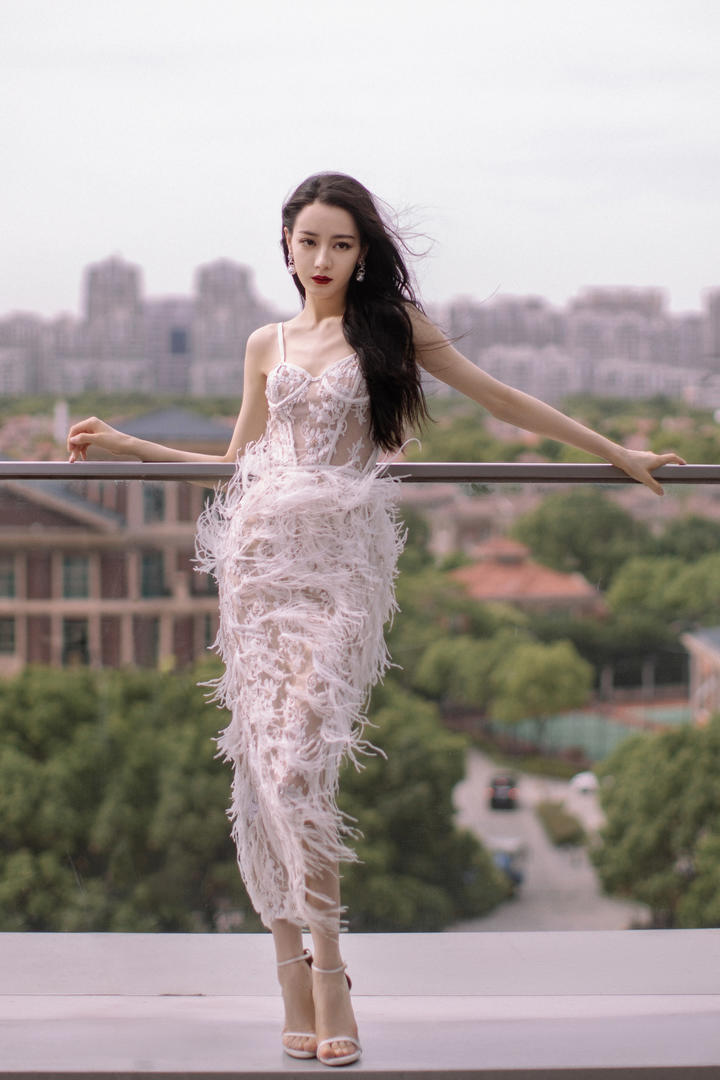 国内高清美女明星壁纸下载迪丽热巴个人写真照大全