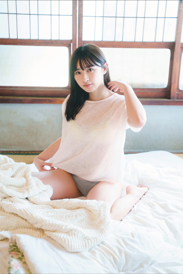 日本内衣美女大学生性感写真艺术照
