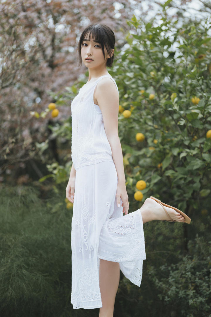 日本极品粉嫩美女清纯写真集