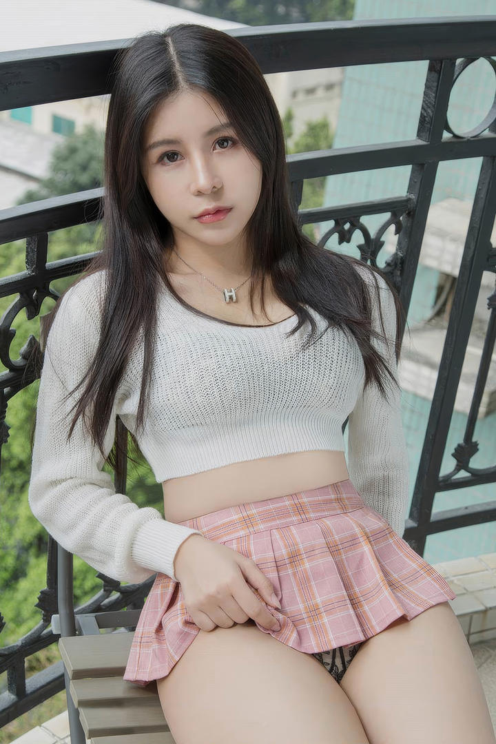 国模吧丰满身材美女穿超短裙图片