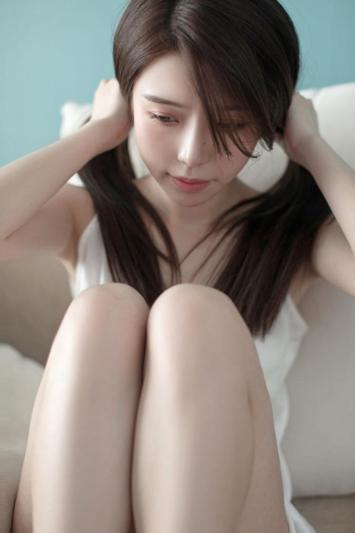 超可爱双马尾软萌白嫩美女写真图片