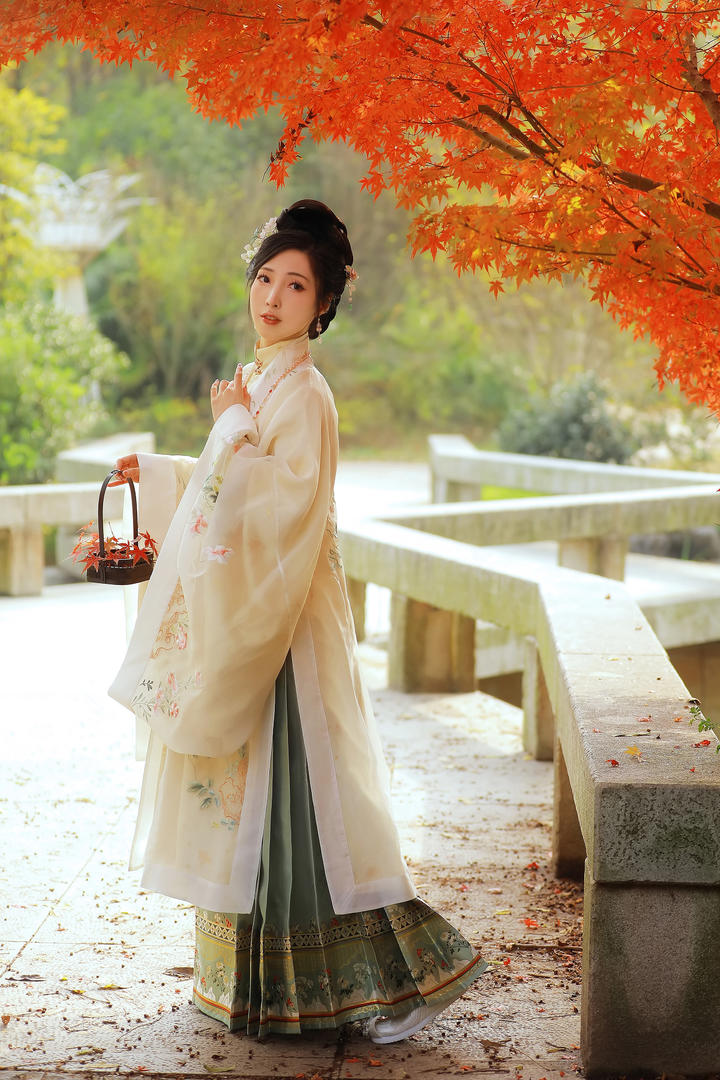 中国唯美古装汉服美女气质写真图片