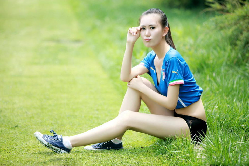 小清新长腿美女助阵意大利