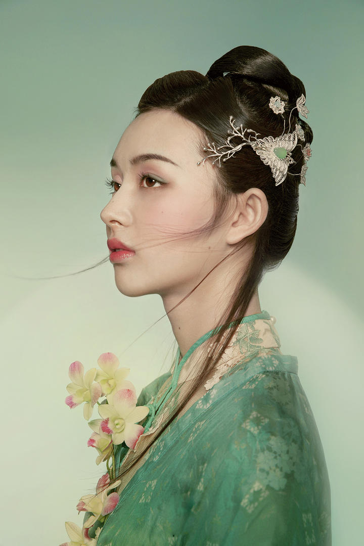 绿色衣装的古装美女肖像摄影图片