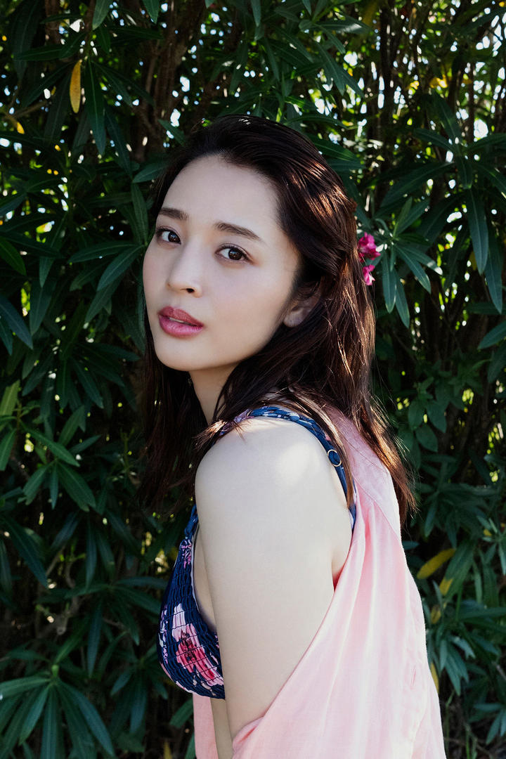日本绝美颜值AV女优户外人像摄影写真图片