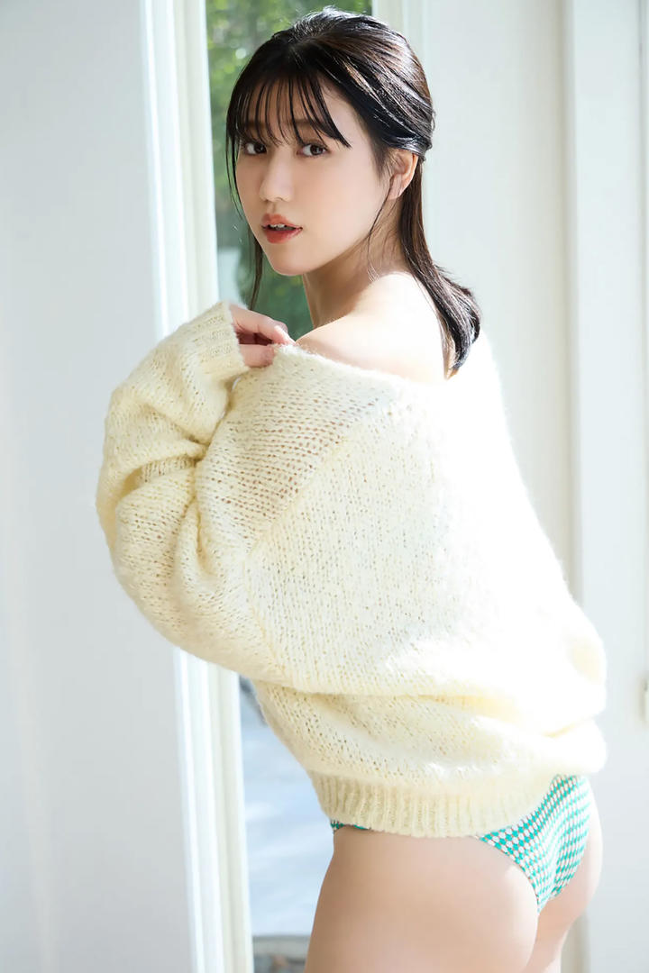 日本清纯女神C0C0全球高清人体大胆写真图片