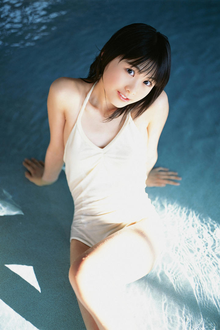 日本清纯泳装女孩亚洲美女写真图片