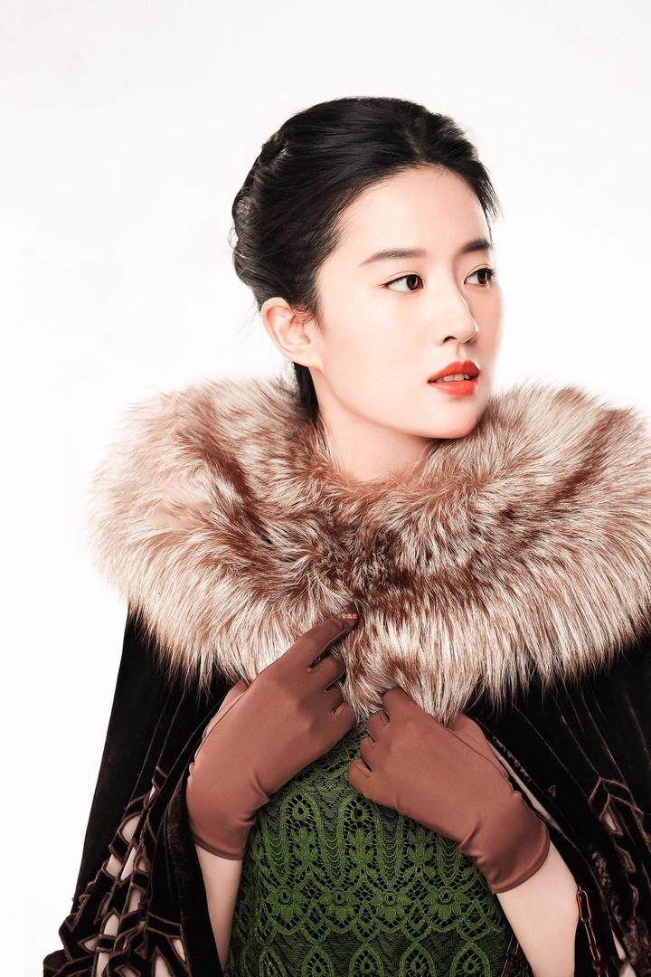 穿貂皮大衣的神仙姐姐刘亦菲高清图片