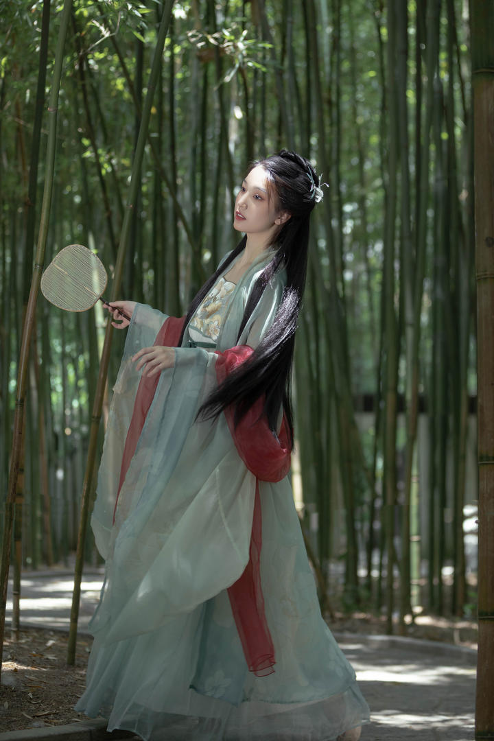 竹林中隐居的古装漂亮美女唯美艺术照大全