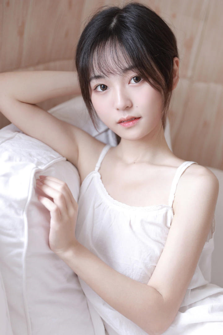 清纯漂亮的邻家女孩写真图片