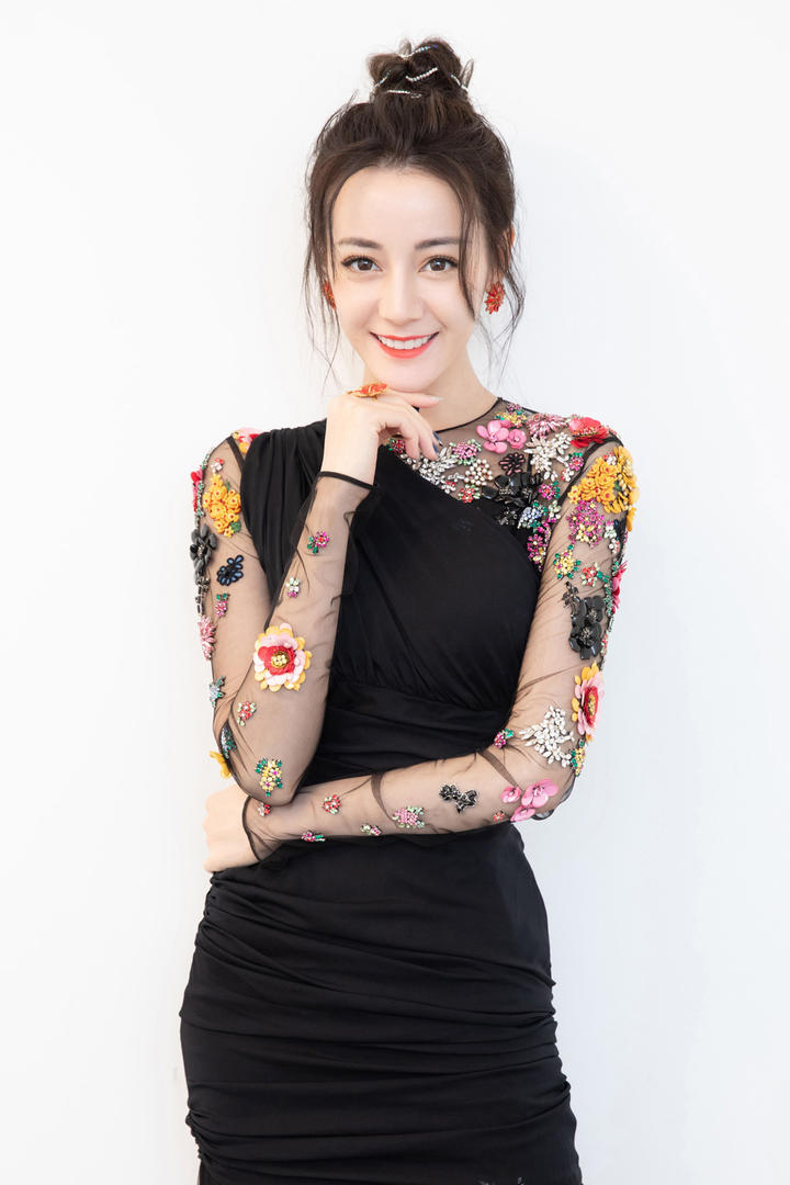 气质美女明星迪丽热巴图片