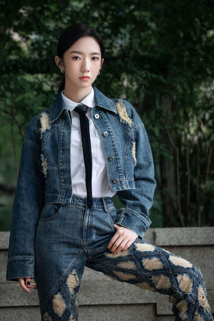 内地美女明星孟美岐图片