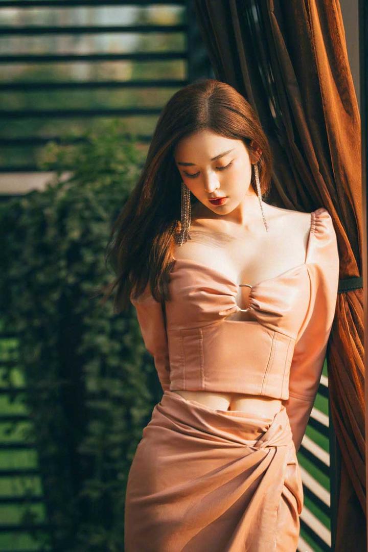 古力娜扎长裙漂亮写真图片