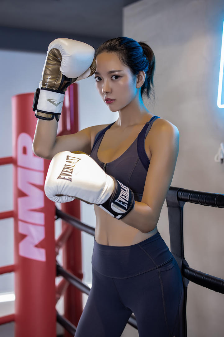 4K超清美女拳击格斗写真图片