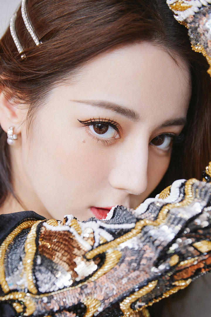 高清中国美女明星迪丽热巴特写图片