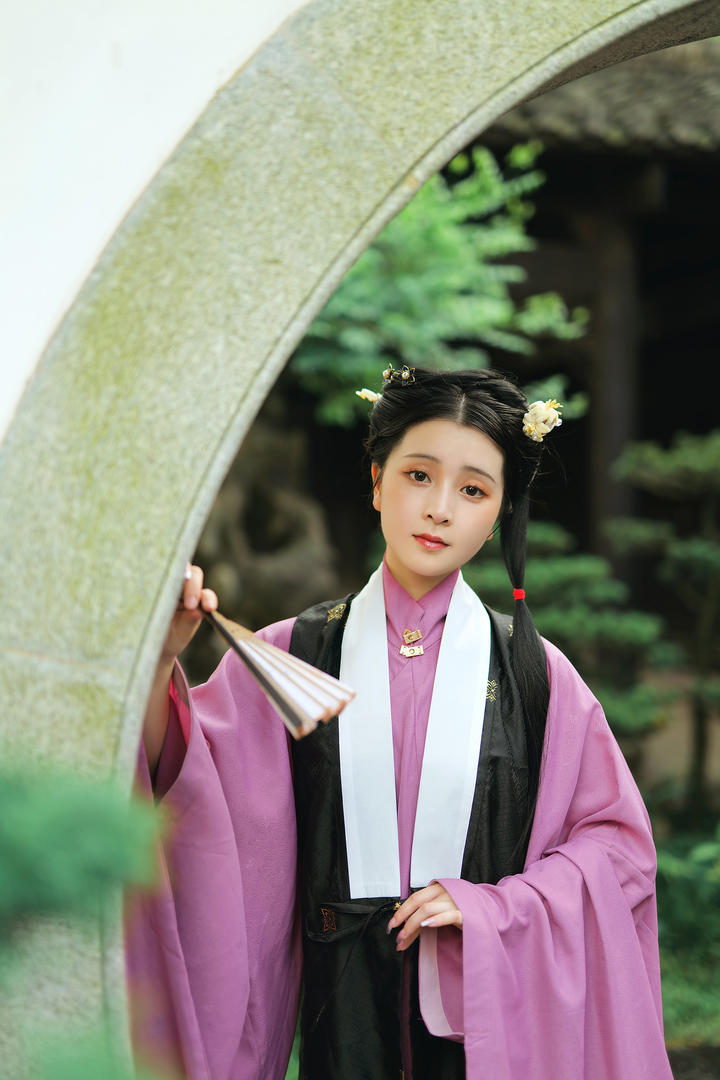 花园里的古风头像女艺术写真图片