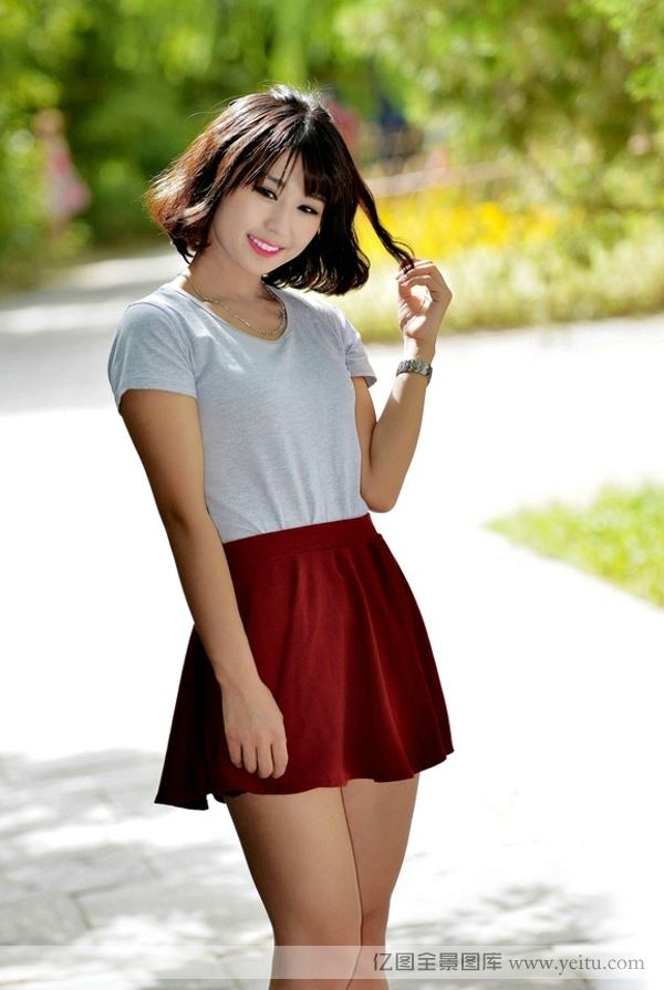 韩系阳光美女室外性感写真