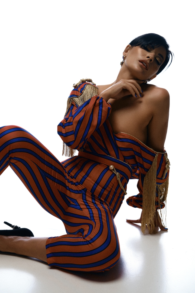 极致大胆成熟美女人体写真摄影图片