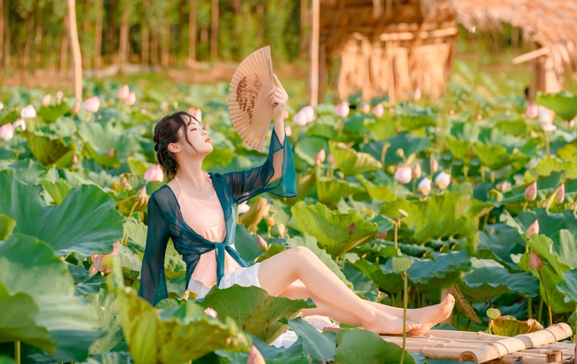 夏日荷塘古风古韵性感美女图片写真