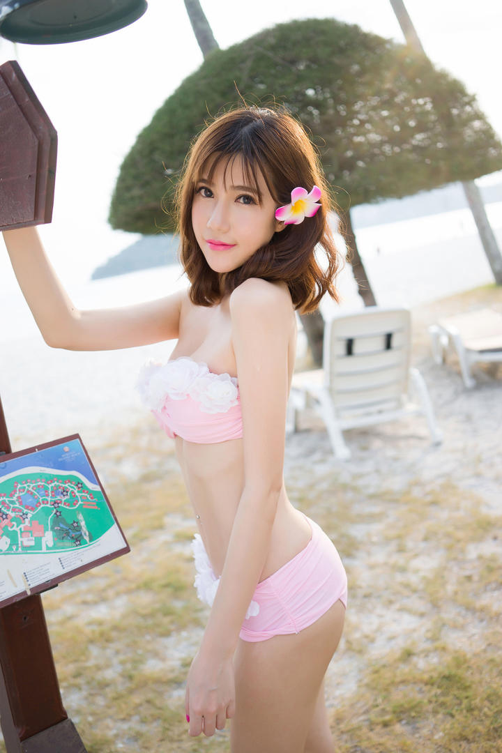 极品身材的性感比基尼美女