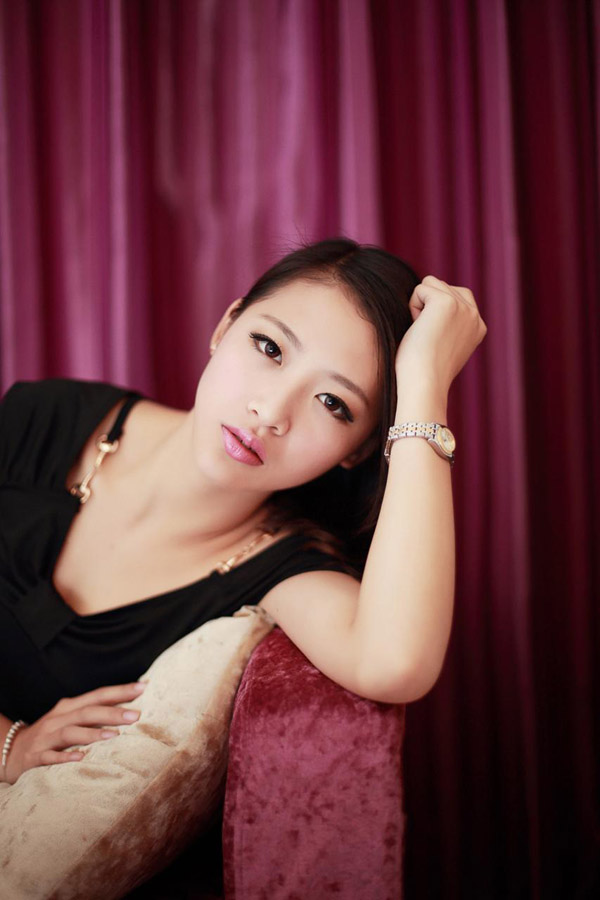 美女小淇清纯酥胸迷人唯美写真