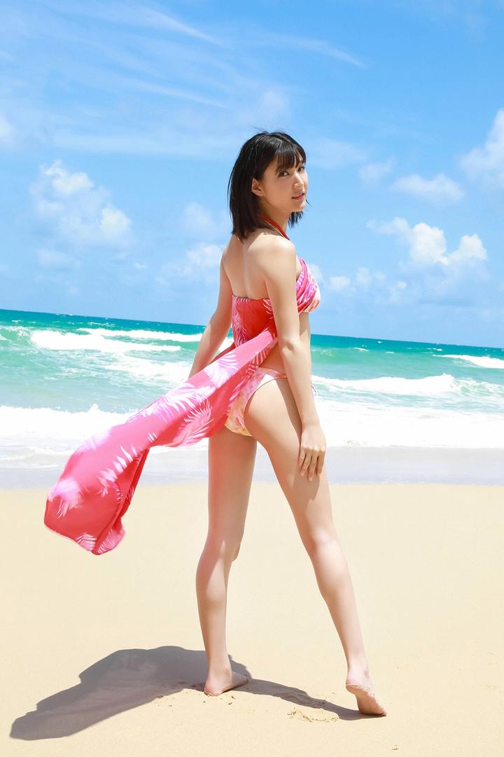 日本泳装美女唯美人体艺术照图片