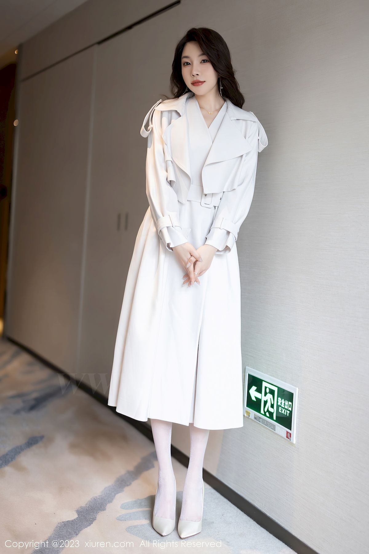 秀人网性感女神徐莉芝Booty轻透上衣白色丝袜曼妙写真