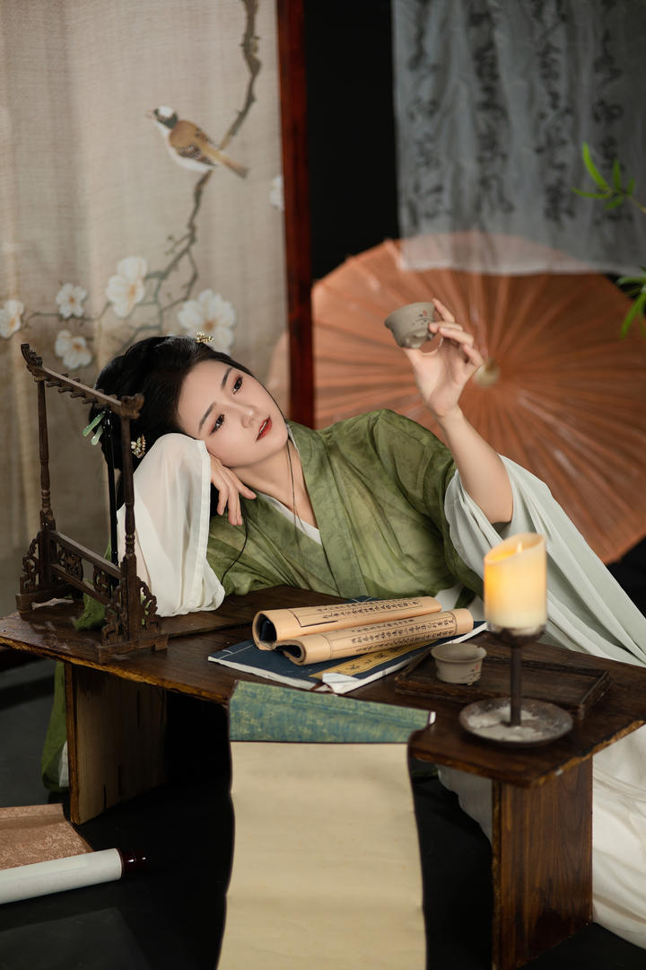 品茶的古装气质美女高清艺术摄影图片