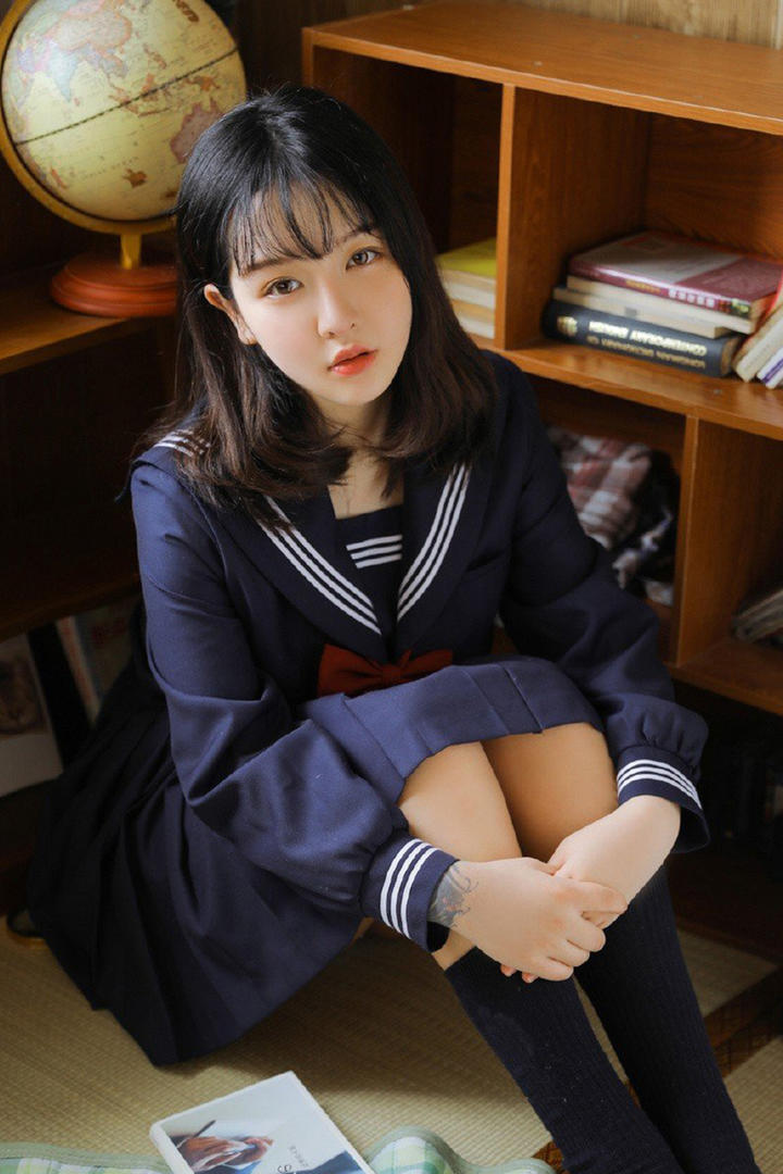 可爱的极品清纯制服美女写真