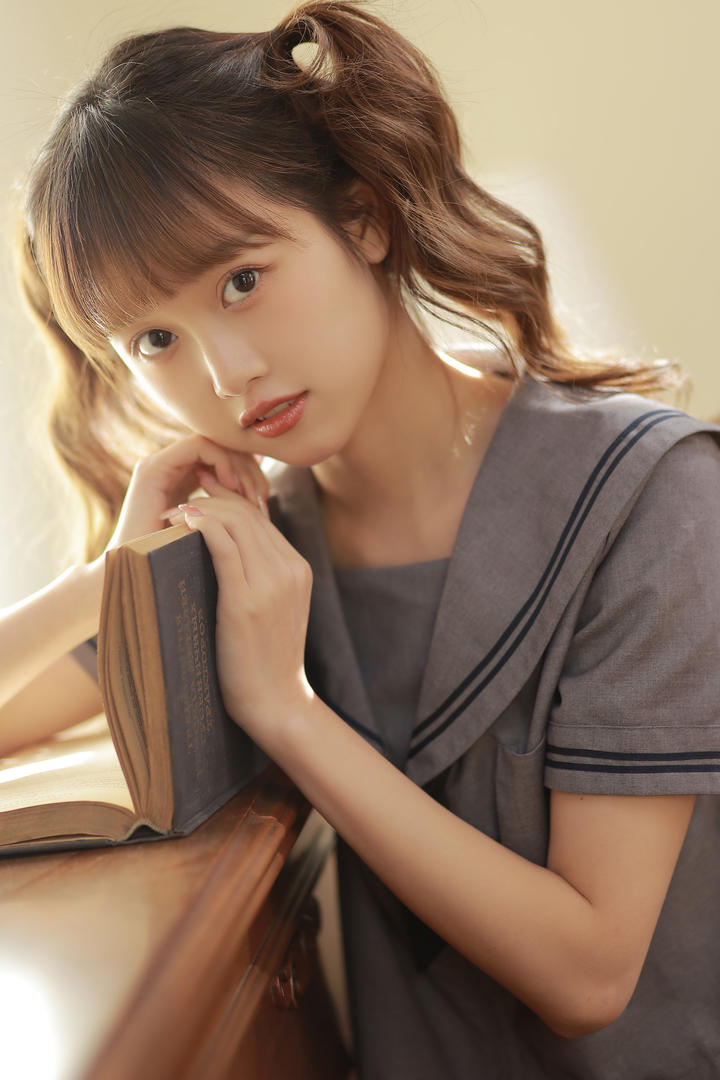 天然精致可爱美女学生高清特写图片