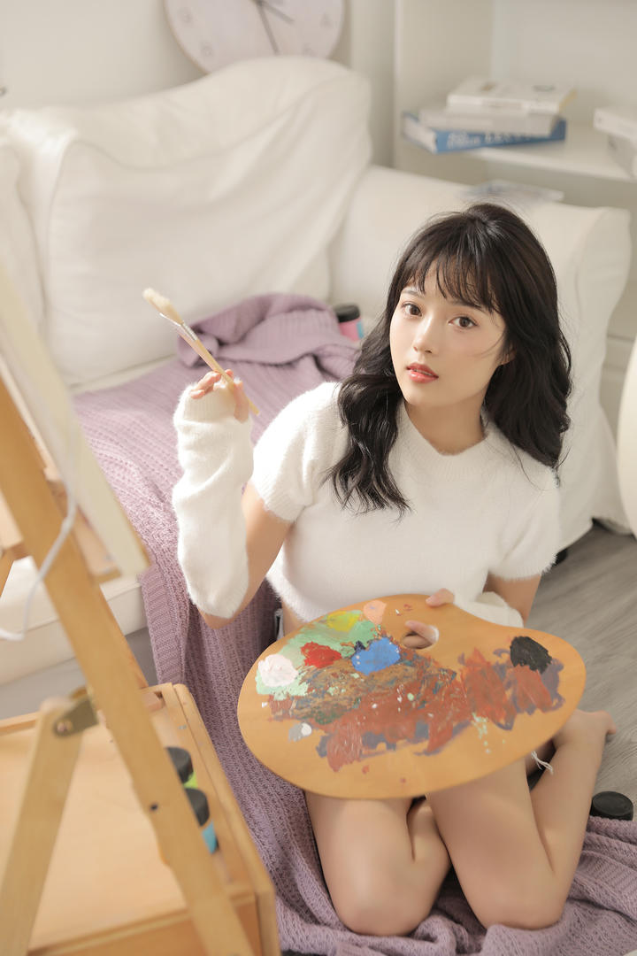 绘画的清纯可爱女生图片壁纸免费下载