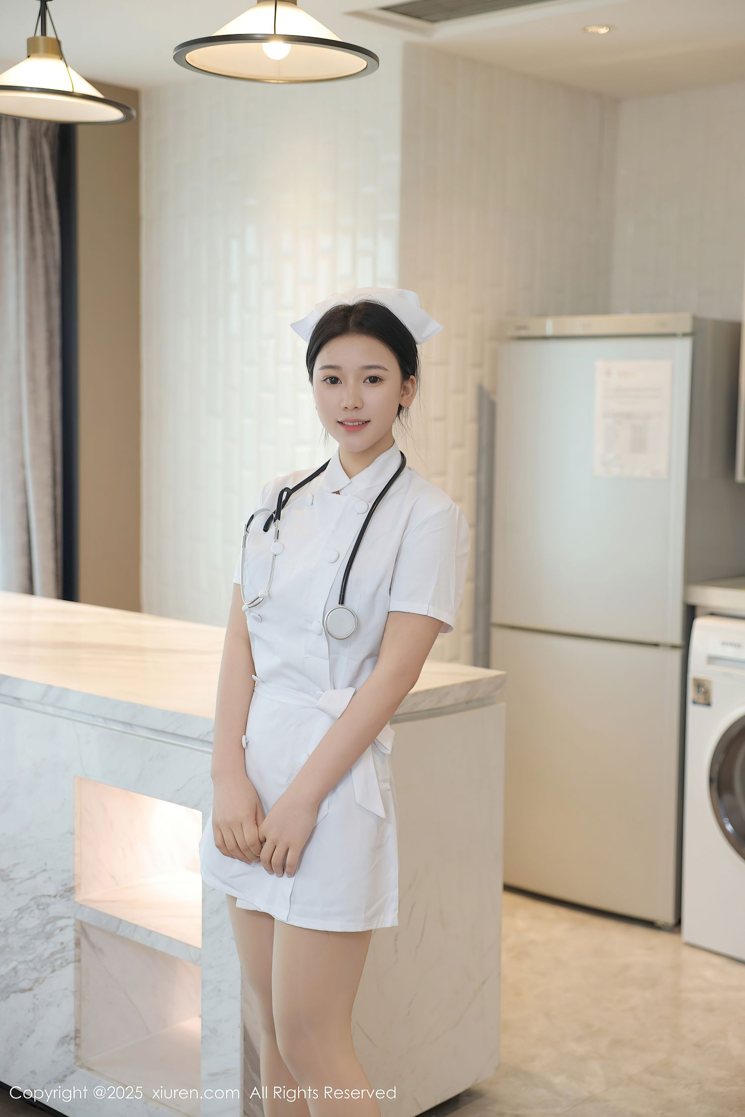 秀人网新人模特林嘉馨护士制服肉色丝袜性感写真